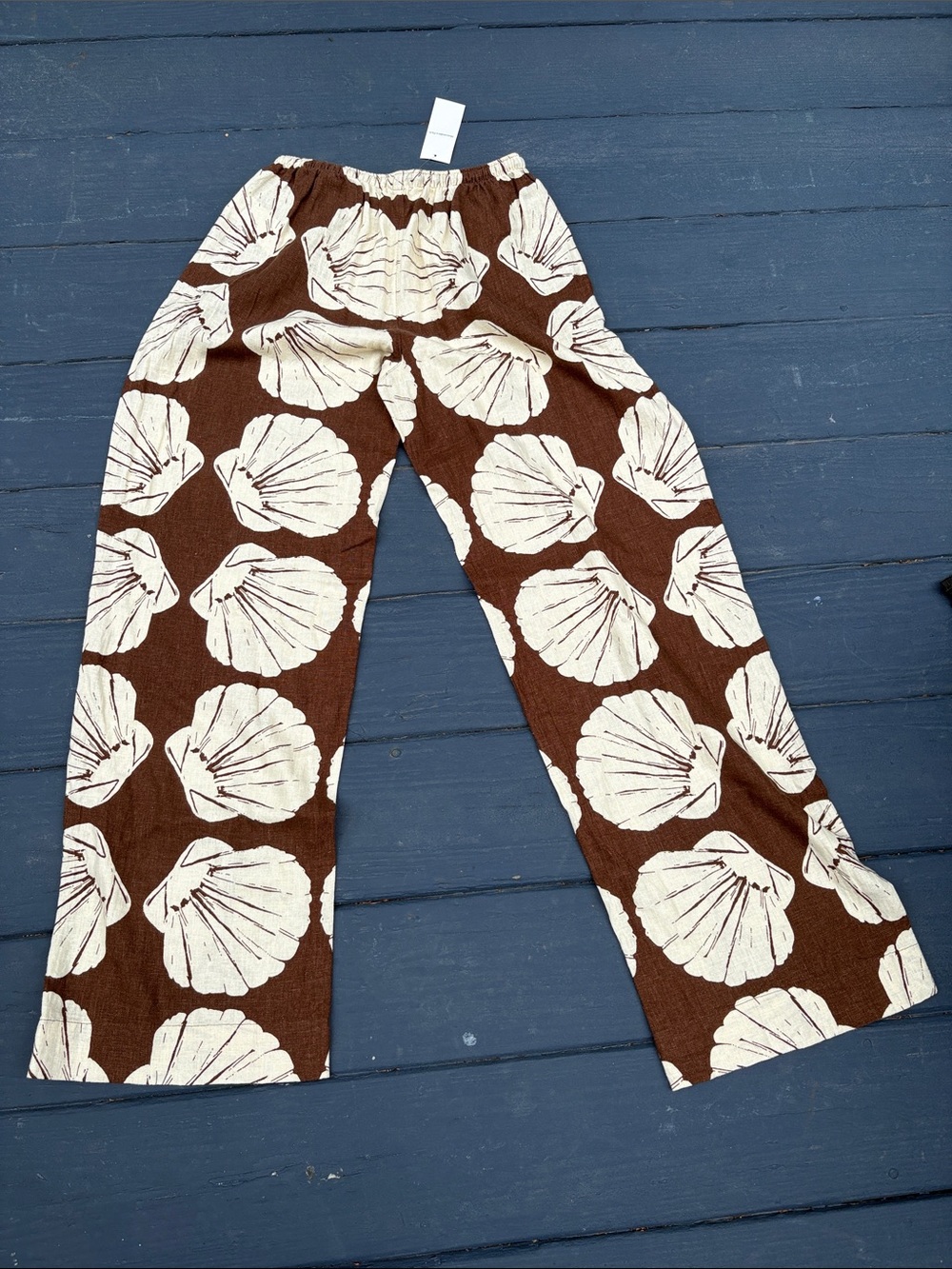 Abercrombie & Fitch Brown and Cream Shell-Print Linen Pants - Picture 3 of 3